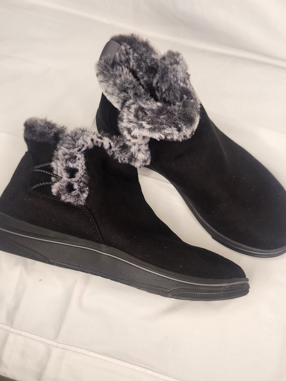 Clarks Black Faux-Fur Cuff Slip-On Winter Shoes - Picture 2 of 7